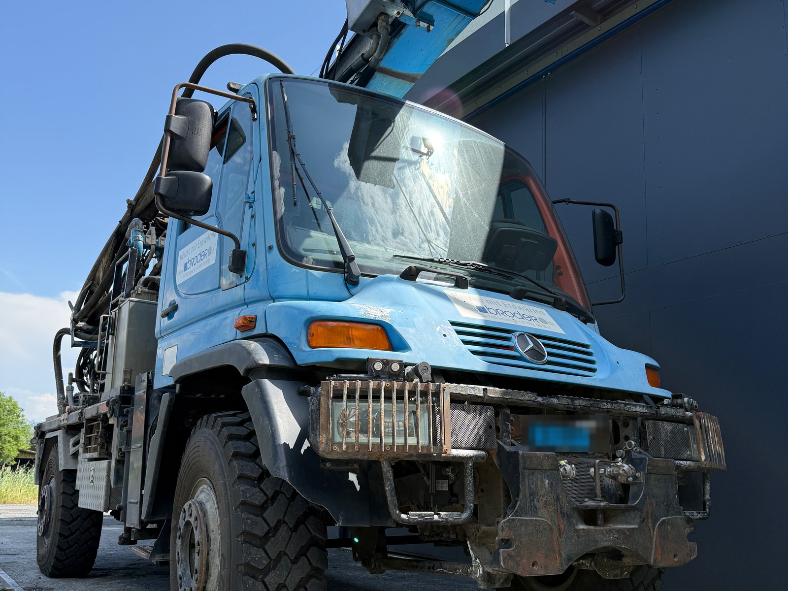 Unimog U500 vor den Bergen in Sargans
